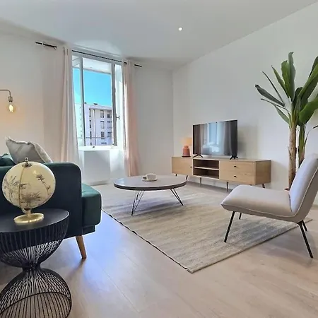 Le Victor Hugo, L'appartement Valentinois Apartment